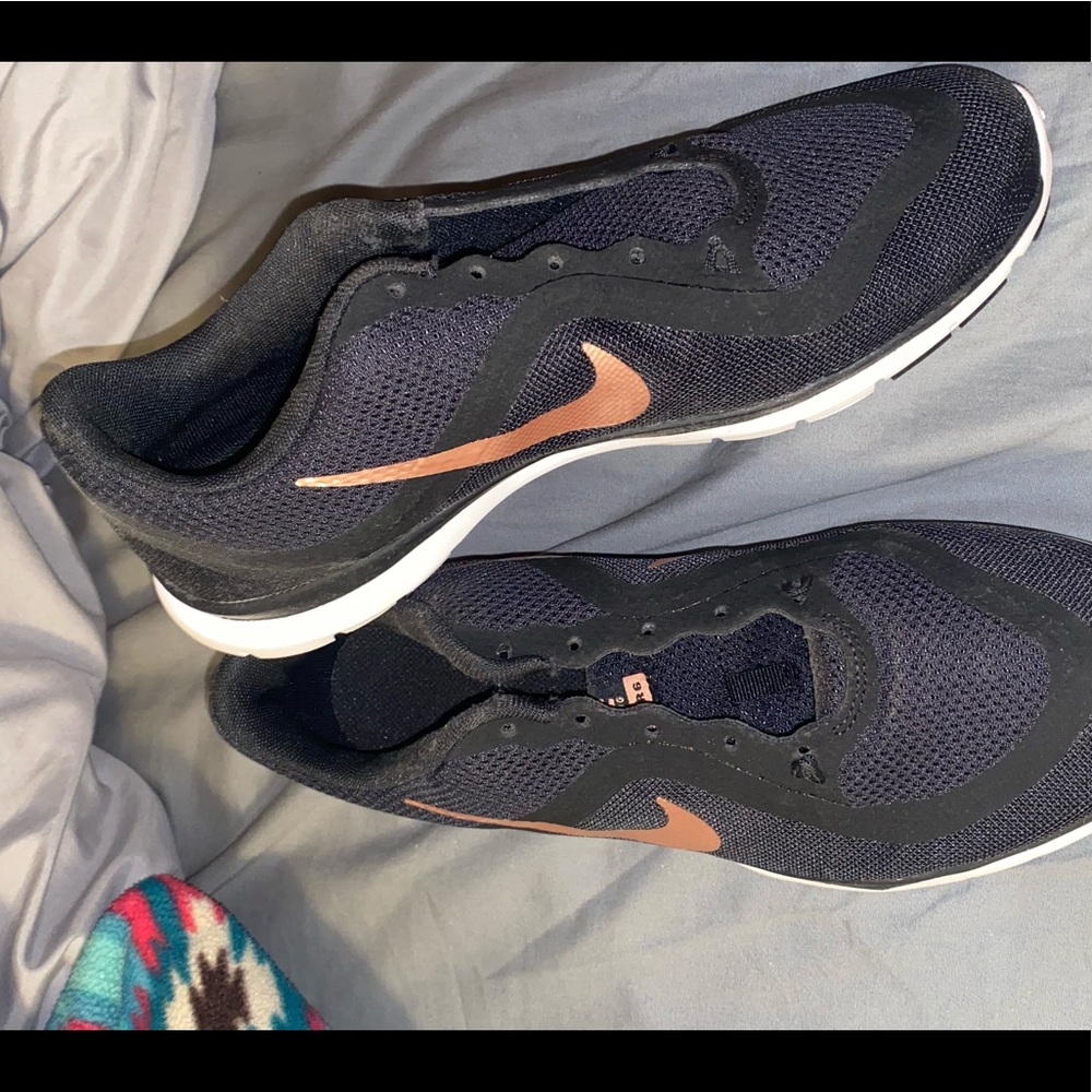 Nike tennis shoes